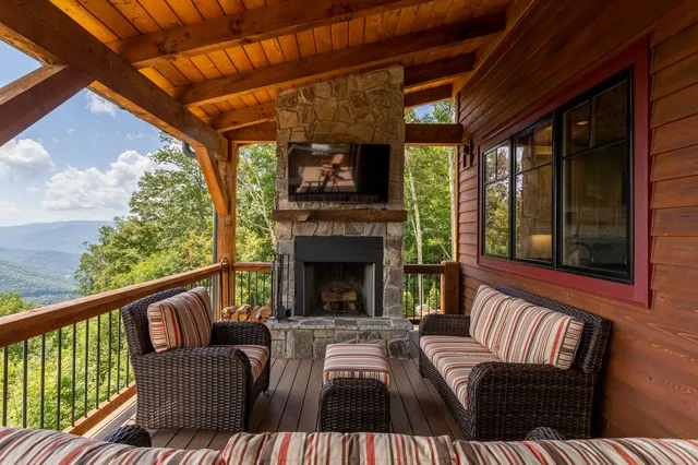 Majestic View Hideaway at Eagles Nest