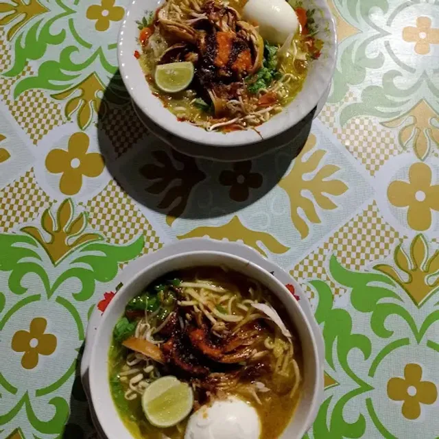 Warung Ibu Raeni Seafood and Lalapan