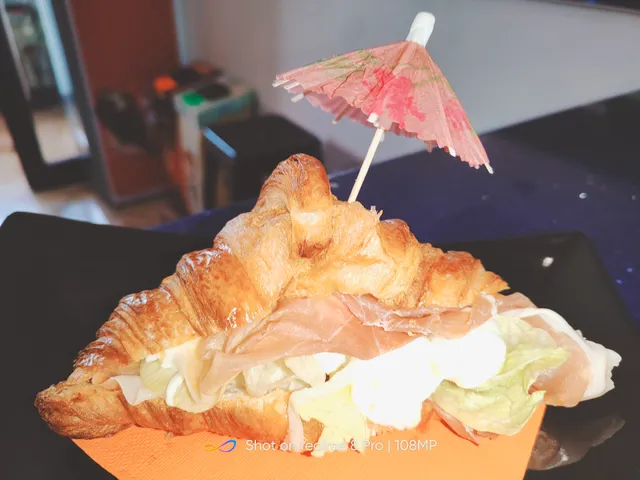 Beatrice Caffetteria drink & food