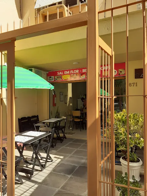 SAL EM FLOR bistrô e café