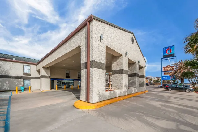 Studio 6 Laredo, TX – North I-35