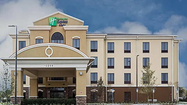 Holiday Inn Express & Suites Orlando East-Ucf Area by IHG