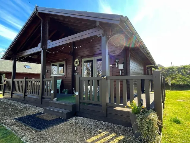 Hollybush Lodges
