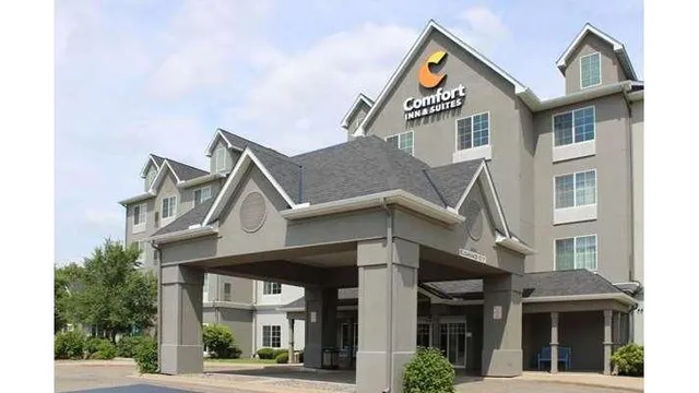 Comfort Inn & Suites St. Paul Northeast