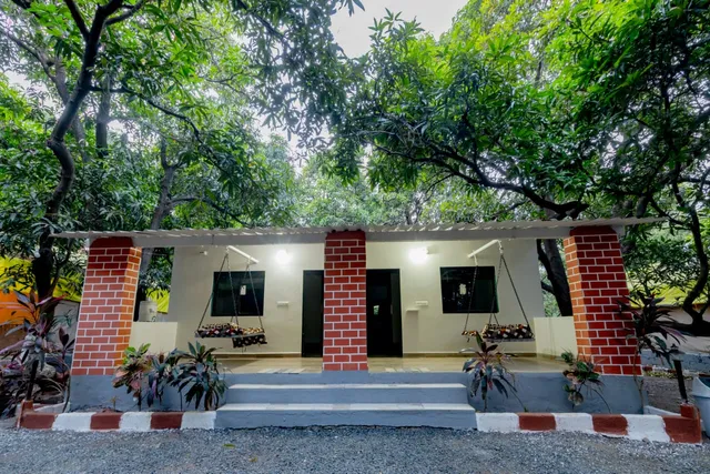 Shiv Farm Retreat - Cottages & Pool