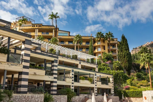 Beautiful Apartment in the centre of Taormina, Panoramic Pool & Garage.