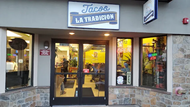 TACOS & CANTINA LA TRADICION