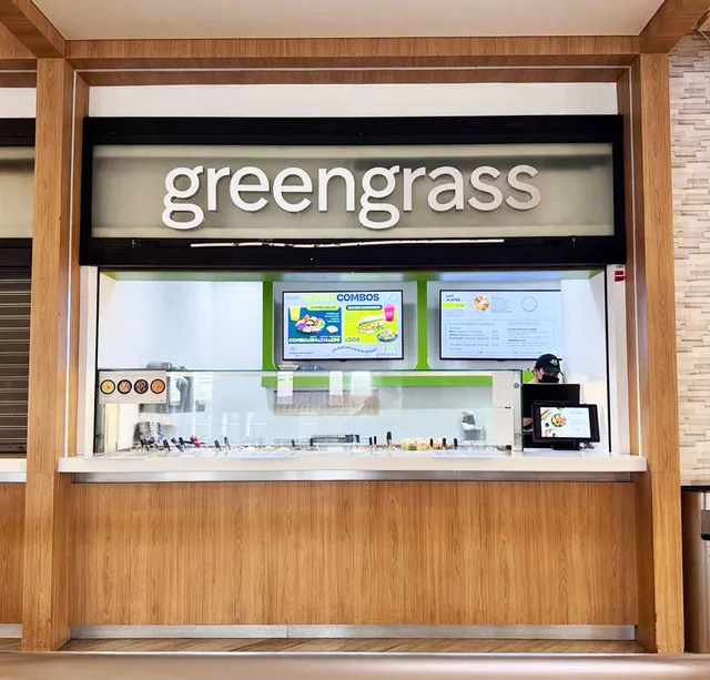 Green Grass Lomas Plaza