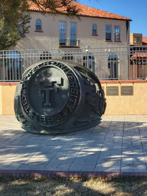 McKenzie-Merket Alumni Center