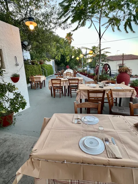 Ο Κόκκορας Οινομαγειρείο