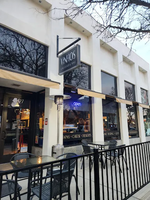 Vinhos Wine Lounge & Tapas Bar