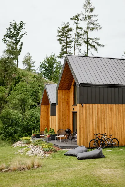 Hill&Chill Kudowa Zdrój, nowoczesne stodoły ze strefą SPA, balia i sauna.