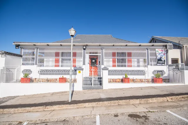 Happy Home Guest House Gqeberha