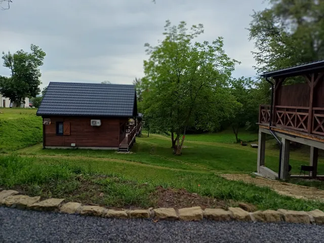 Na Tałandy – domki w starym sadzie