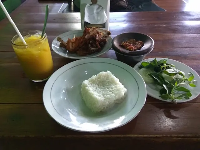 Bebek Goreng H. Slamet by Waroeng Ciliwung