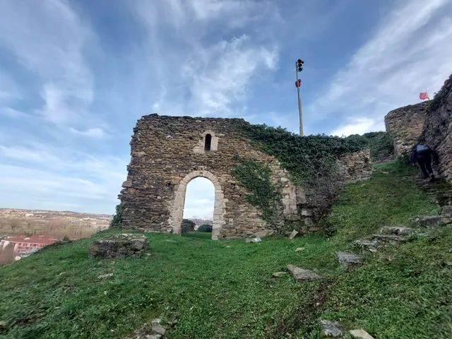 Vestiges du chateau Saint Gerald