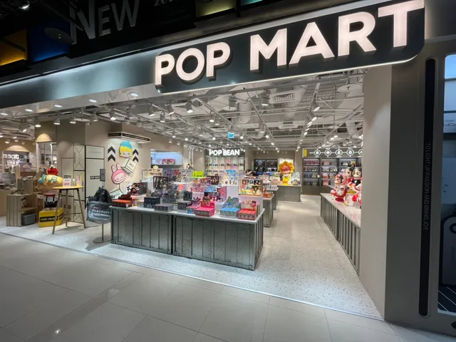 POP MART 泡泡瑪特 (高雄夢時代 3F)