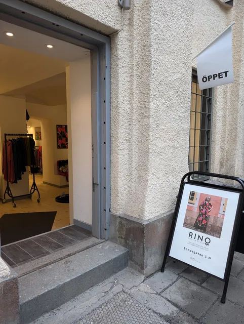 Rino - Colorful clothes