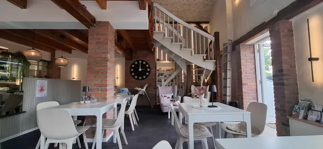 Café Chill & Charge