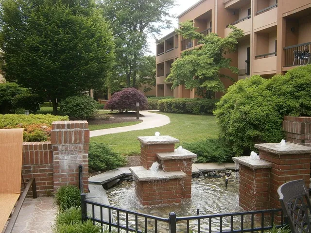 Courtyard by Marriott Lincroft Red Bank