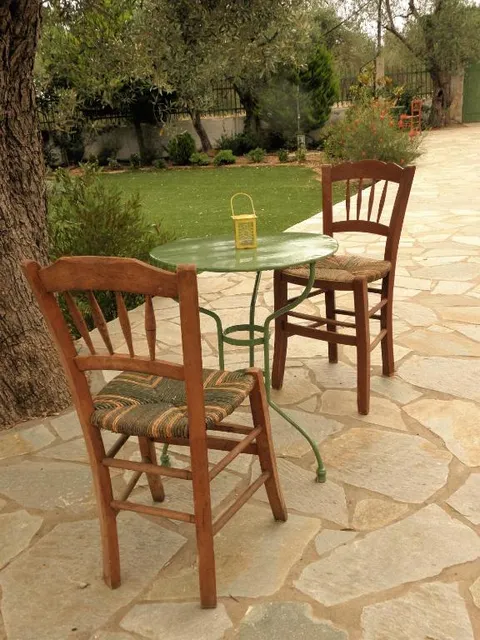 Rooms & apartments Ampoulos