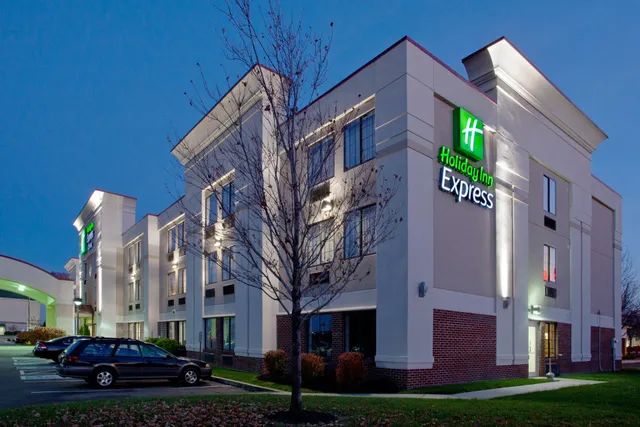 Holiday Inn Express & Suites Columbus SW-Grove City by IHG