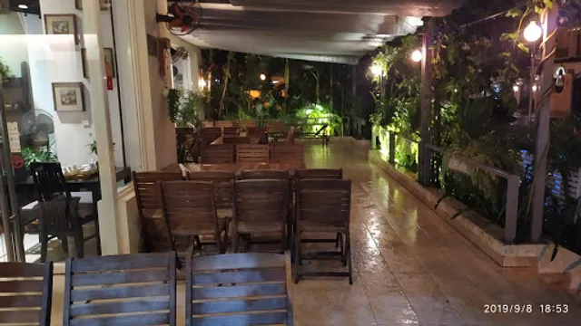 Nhà Hàng Bát Gốm