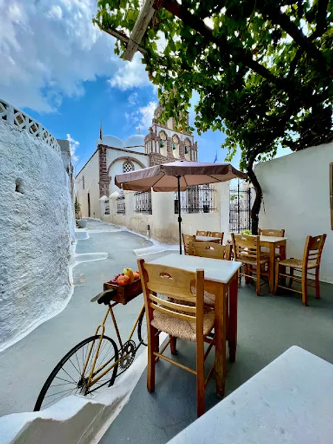 To Kafenedaki Tou Emporiou