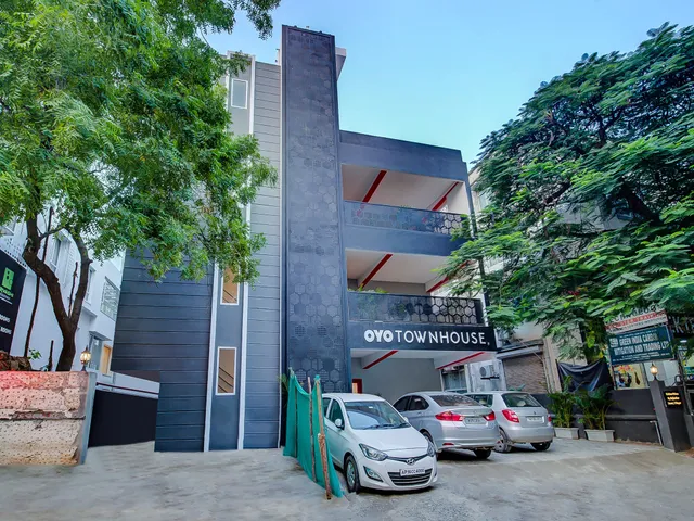 Super Townhouse T Nagar Chennai Near AGS Cinemas T Nagar
