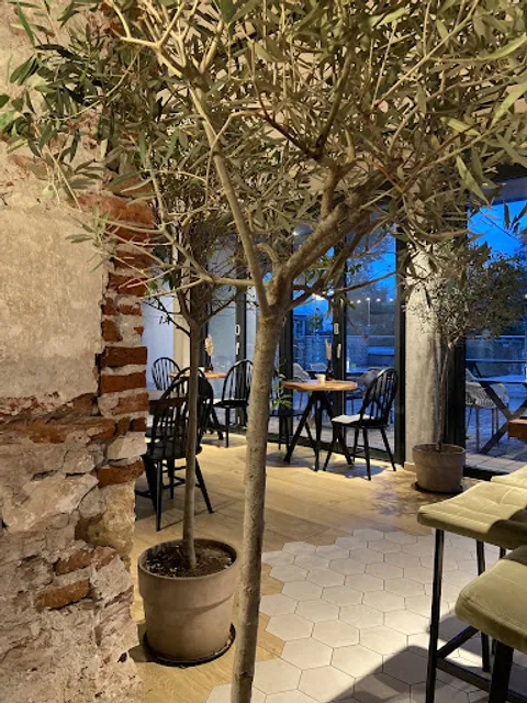 Neo Kastro - griechisch-mediterranes Restaurant 🌿