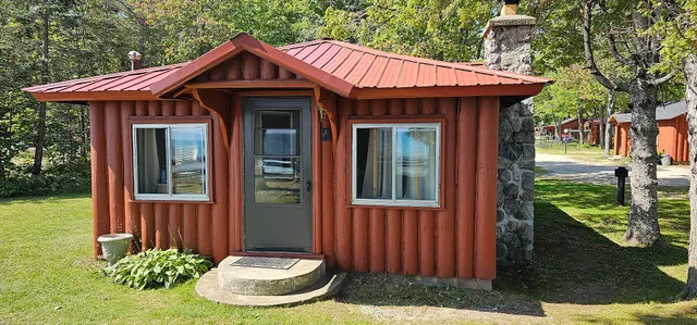 Paradise Shores Cabins