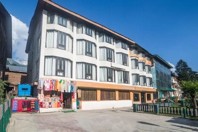 OYO 5546 Hotel Taj Mahal Pahalgam