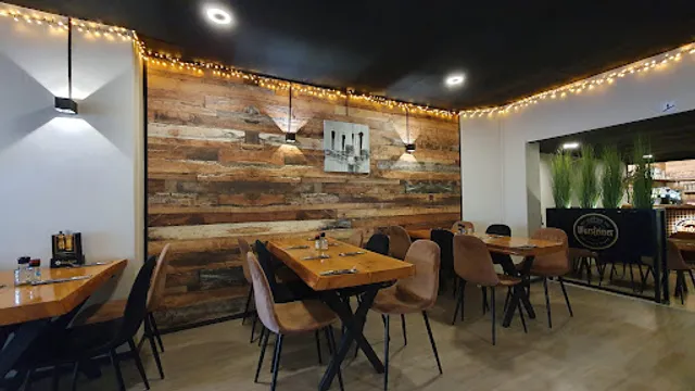 Schnitzel en Spies by Tiroler Stuberl