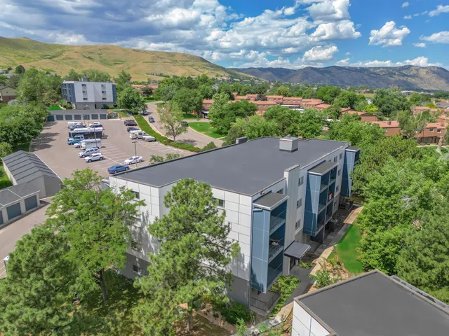 The Summit At Red Rocks Apartments