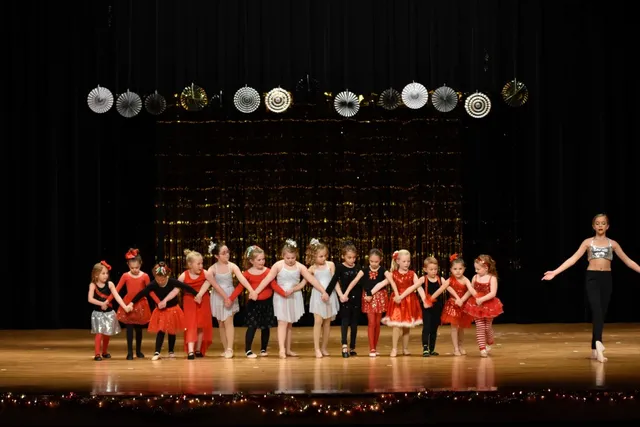 Hollywood Dance Company