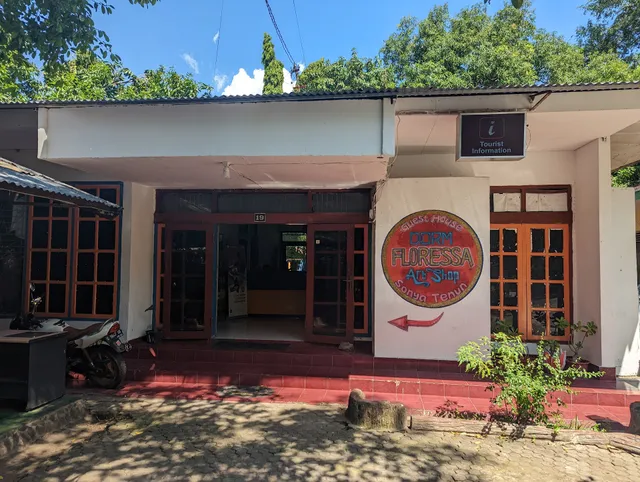 Floressa Guest House Dorm