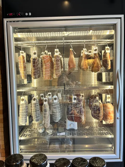 Santa Cura Salumeria e Parrilla