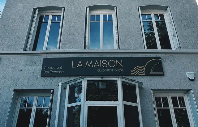 La Maison du Portail Rouge