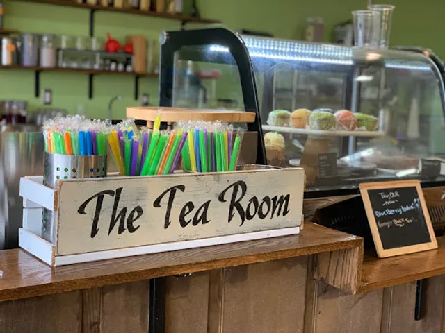 R&B Bubble Tea And Poke Bowl