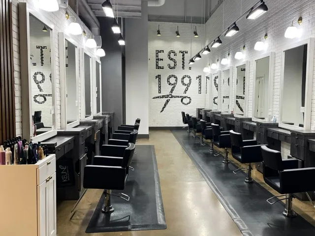 Salon 124 Hamilton Mill