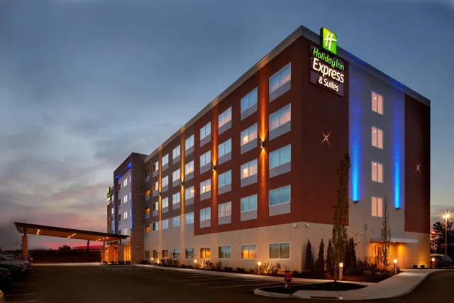 Holiday Inn Express & Suites Cincinnati North - Liberty Way by IHG