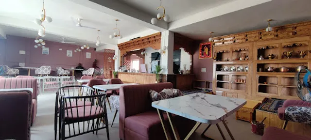 Donsa Restaurant & Cafe