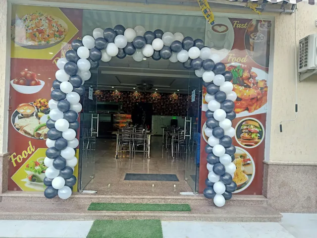 OYO Jagdambey Residency