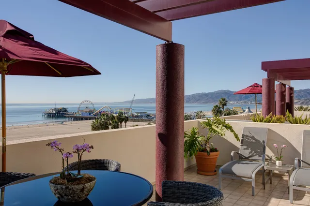 Sandbourne Santa Monica, Autograph Collection