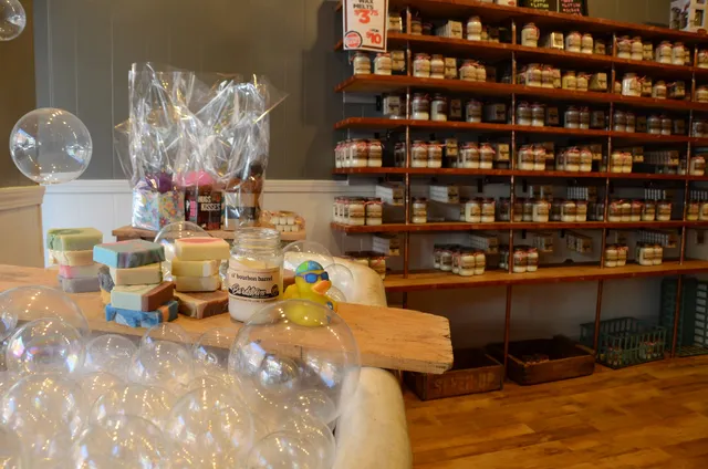 Making Good Scentz + Sipz & Scentz Candle Bar