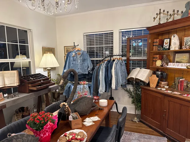 Bungalow Blue Boutique & Antiquities