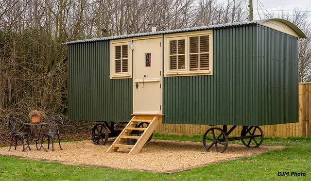 Fourwinds Leisure B&B, Shepherds Huts, Log Cabin,Campsite, SUP, Canoe Hire