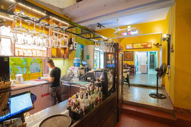 Aloha Restaurant Coffee & Blue Bar