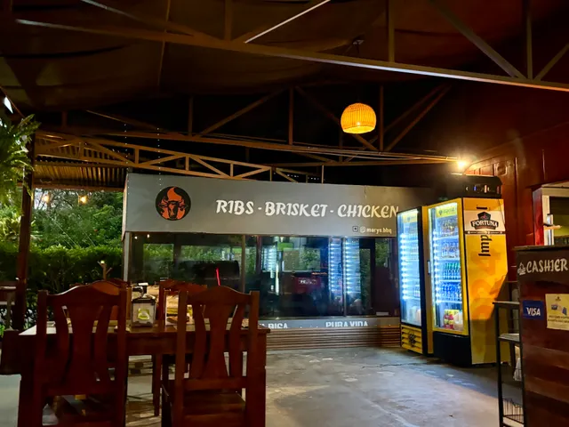 MARY’S BBQ • La Fortuna Lounge & Grill