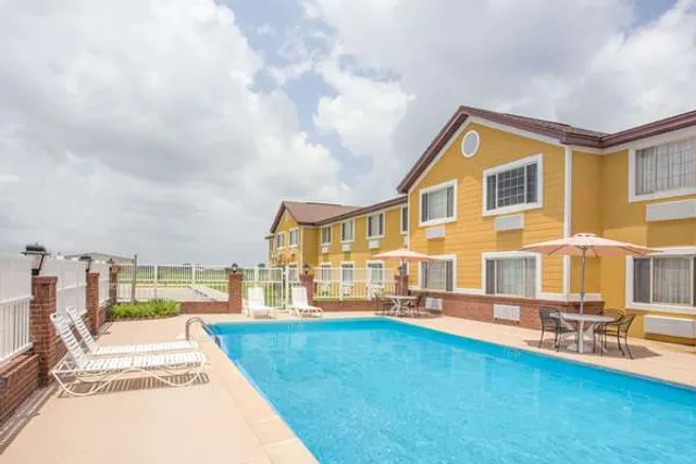 Days Inn by Wyndham Lake Village